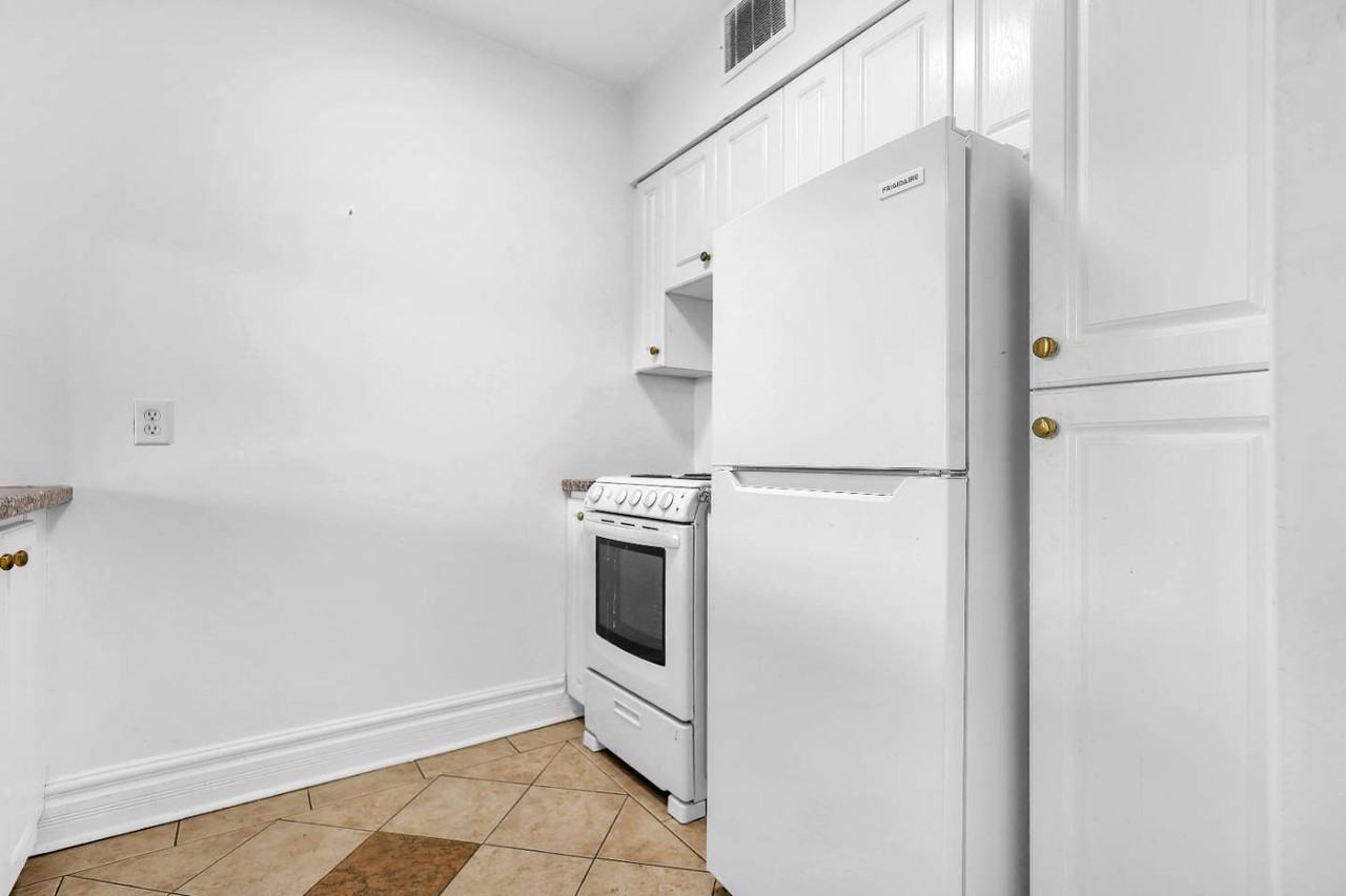 200 Av Kensington #726 - Photo 5 of 16