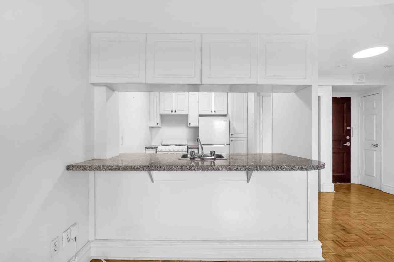 200 Av Kensington #726 - Photo 7 of 16