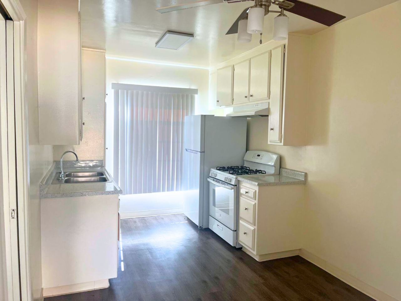 120 East Chestnut Street #20 - Photo 3 of 6