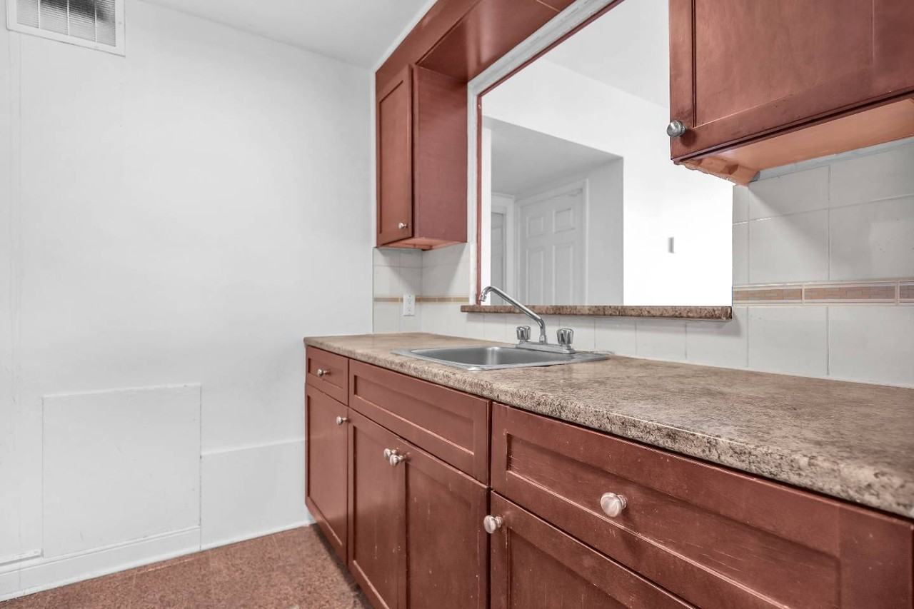 201 Avenue Metcalfe #409 - Photo 3 of 13