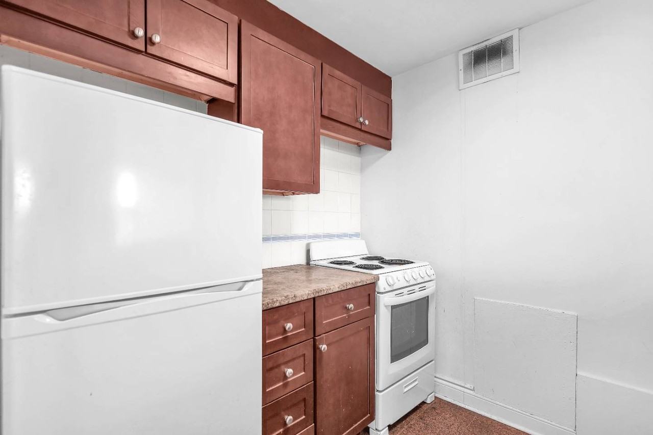 201 Avenue Metcalfe #409 - Photo 4 of 13