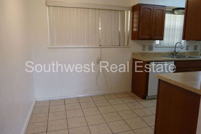 917 West Plains Avenue - Photo 6 of 19