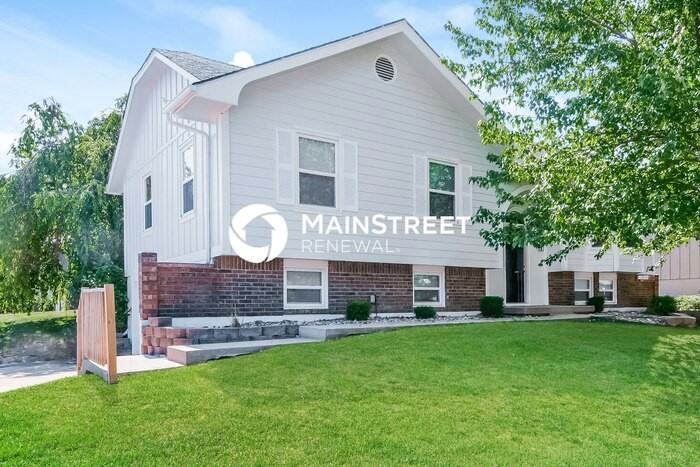 7802 E 170th St - Photo 2 of 16