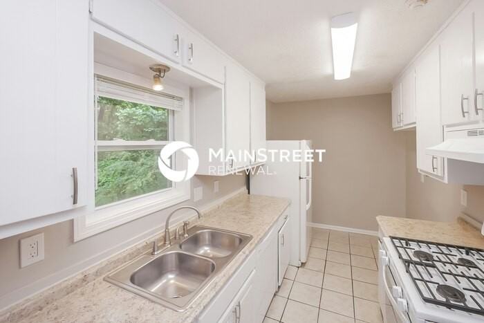 1003 Salisbury Trl - Photo 5 of 17