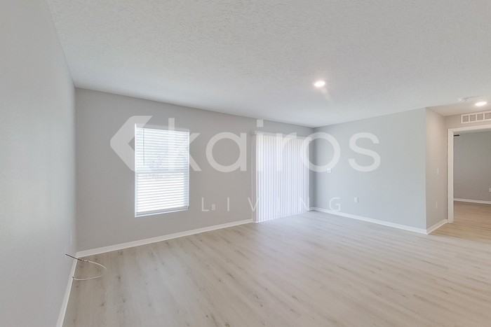 8833 N Vienna Dr - Photo 4 of 22