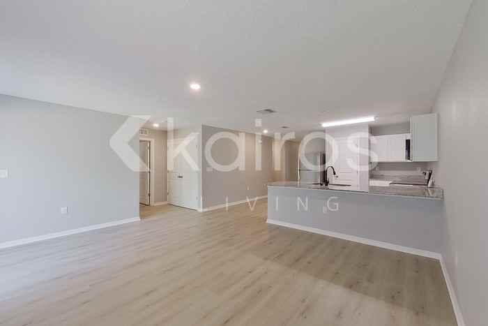 8833 N Vienna Dr - Photo 6 of 22