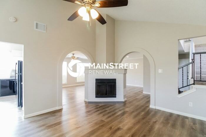 1806 Courtside Place Drive - Photo 5 of 17