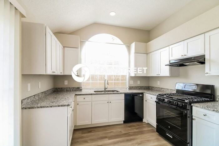 1806 Courtside Place Drive - Photo 6 of 17