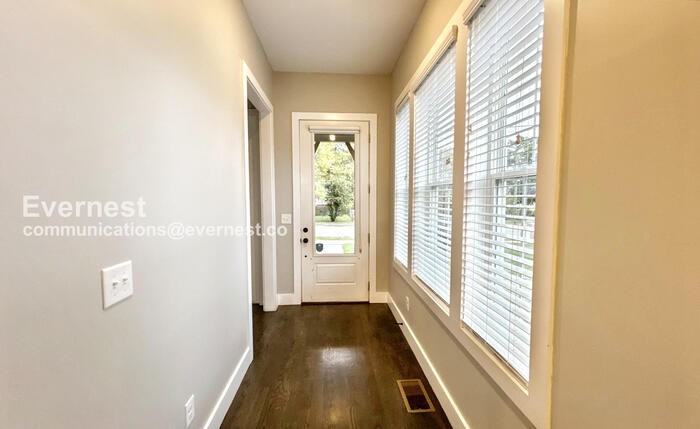 1705 Cass St - Photo 2 of 32