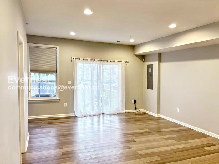 9001 Elderwood Pl - Photo 4 of 32