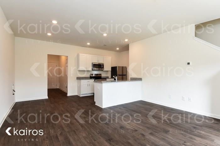 121 Dudley Way SW - Photo 4 of 17