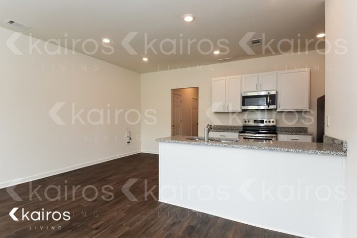 121 Dudley Way SW - Photo 5 of 17