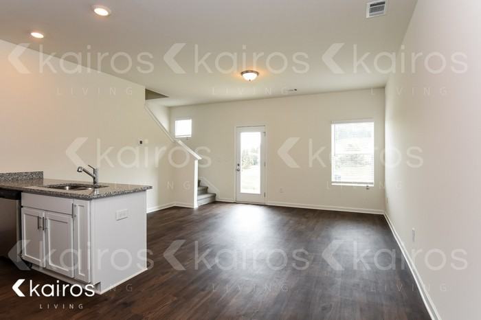 121 Dudley Way SW - Photo 7 of 17