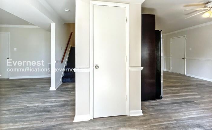 5818 Riverside Dr - Photo 3 of 32