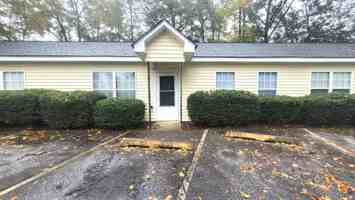 featured image of 206 Sunnyside Dr #1