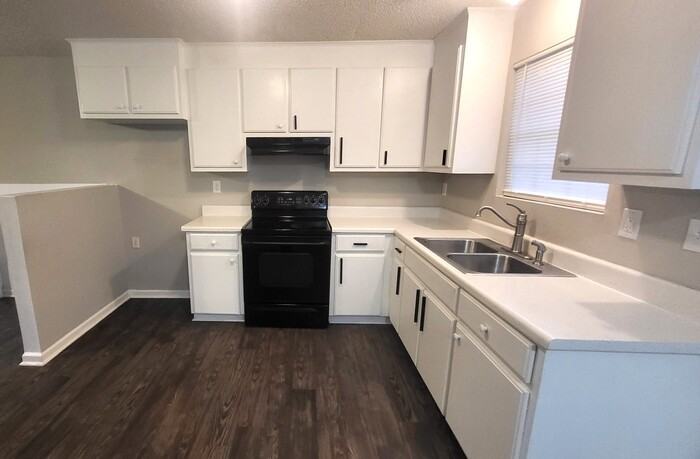 206 Sunnyside Dr #1 - Photo 3 of 10