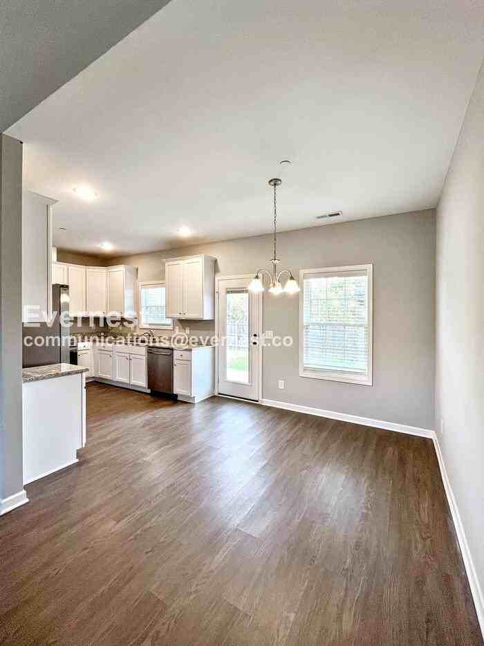 1112 Prospect Ct - Photo 4 of 27