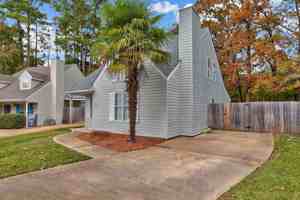 featured image of 324 N Grove Cir