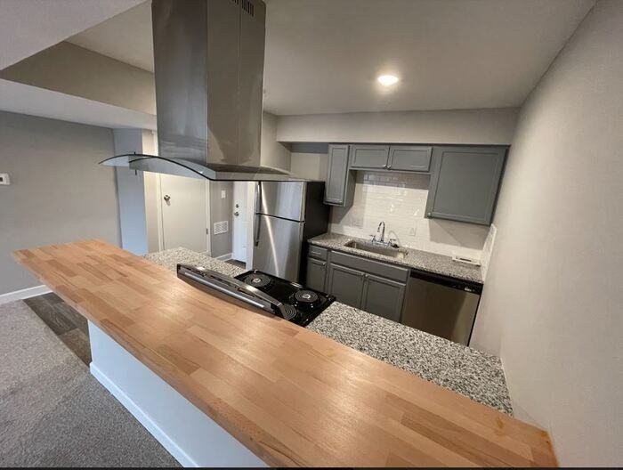 605 Meadowbrook #204 - Photo 4 of 7