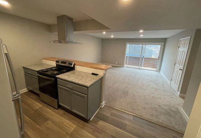 605 Meadowbrook #204 - Photo 5 of 7