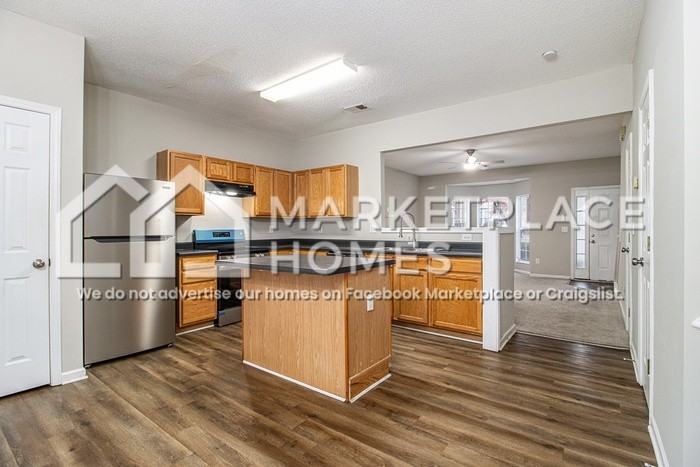 6432 Parkway Trace - Photo 6 of 19