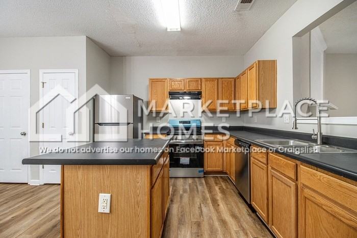 6432 Parkway Trace - Photo 7 of 19