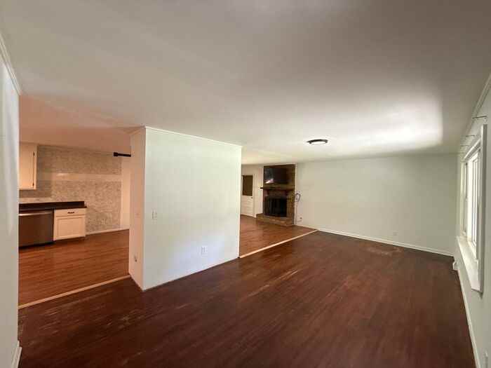 7045 Ridge Lane Rd - Photo 3 of 17