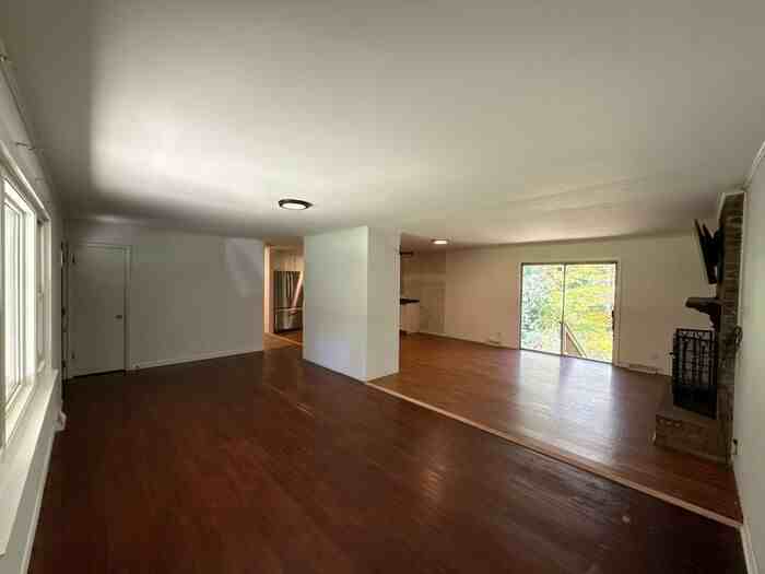 7045 Ridge Lane Rd - Photo 4 of 17