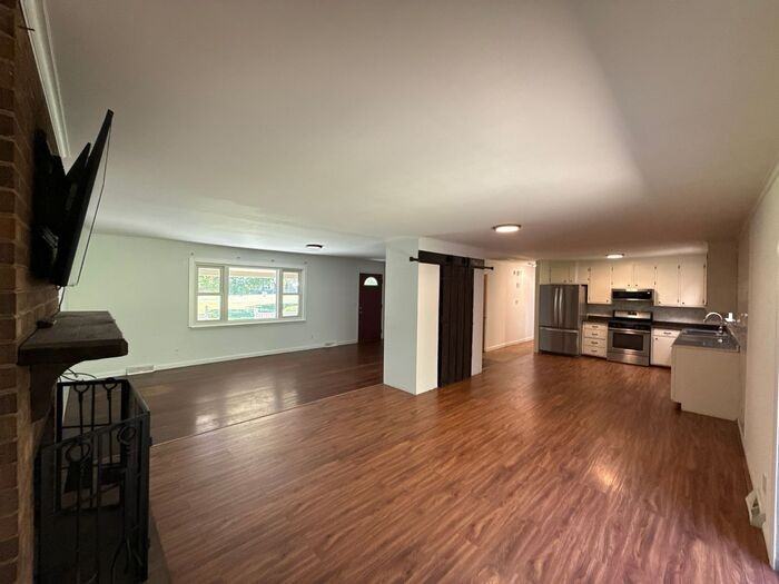 7045 Ridge Lane Rd - Photo 5 of 17