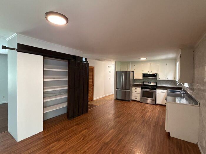 7045 Ridge Lane Rd - Photo 7 of 17