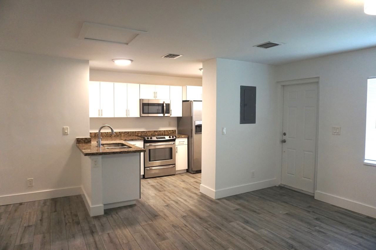 1529 Arthur St #2 - Photo 5 of 31