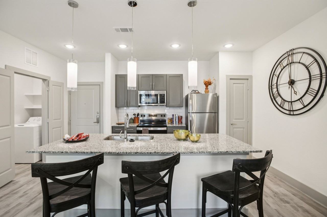 Aspire Del Valle - Photo 2 of 26