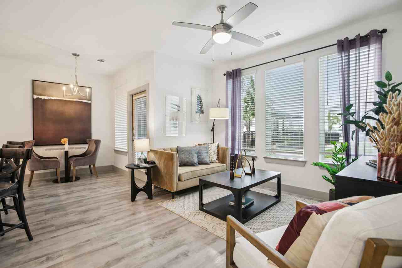 Aspire Del Valle - Photo 5 of 26