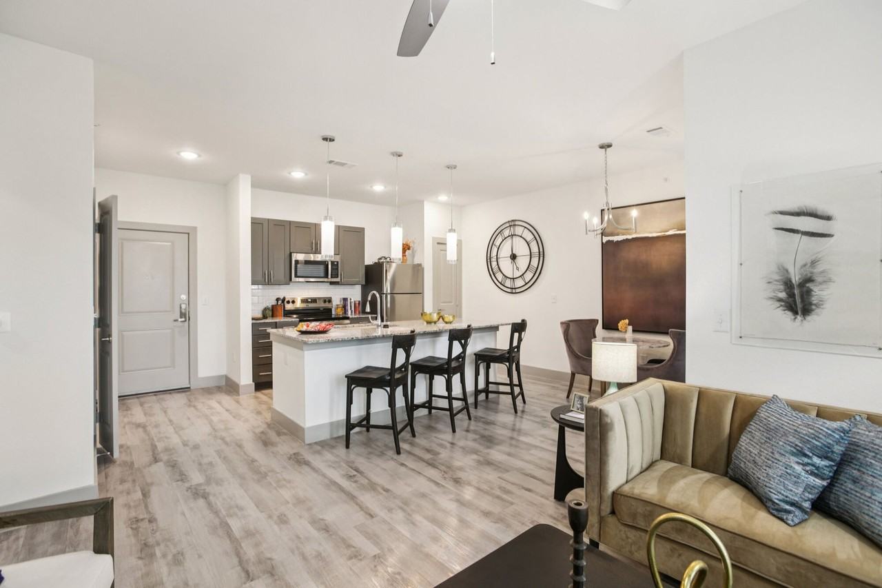 Aspire Del Valle - Photo 7 of 26