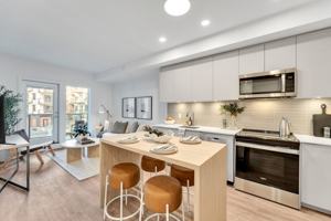 featured image of 2515 Hackett Cres