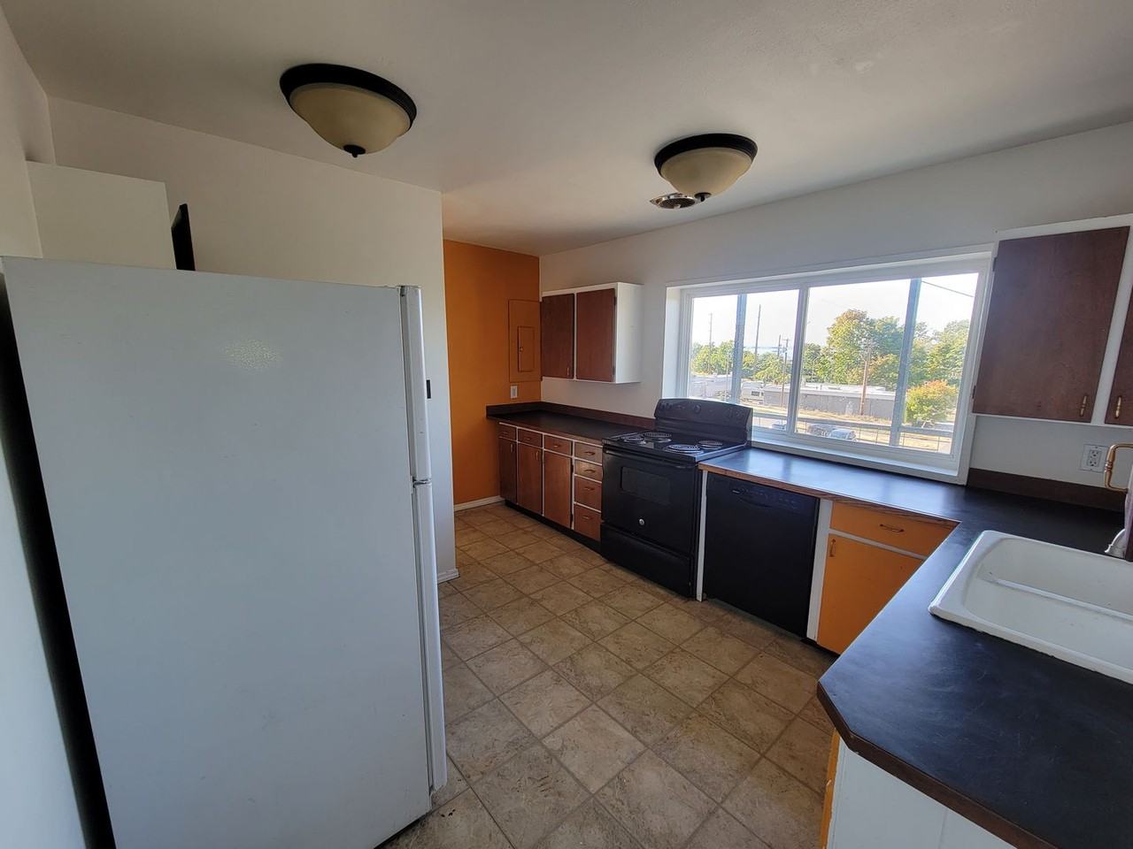 310 E Ivy St - Photo 5 of 17