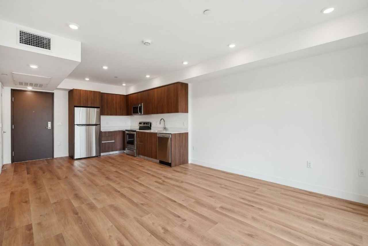 New Luxury Modern 1 & 2 Bedroom Apartments - Photo 4 of 50