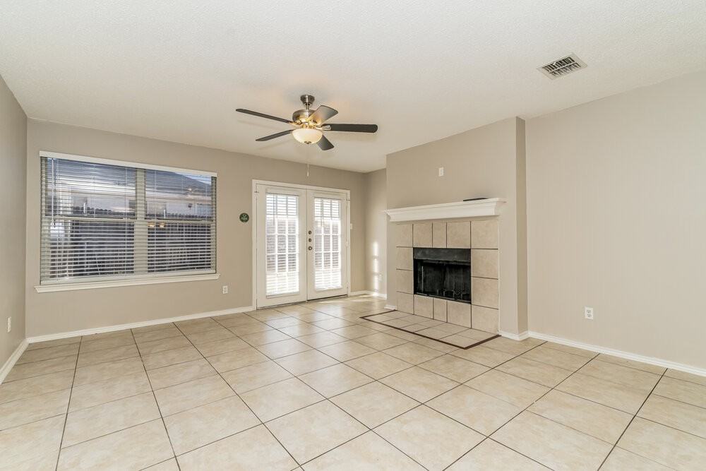 1221 Cathey St - Photo 4 of 16