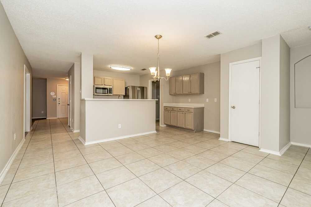 1221 Cathey St - Photo 5 of 16