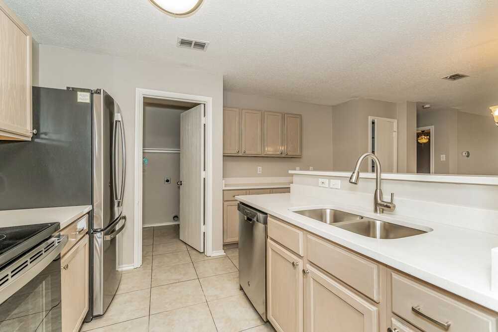 1221 Cathey St - Photo 7 of 16