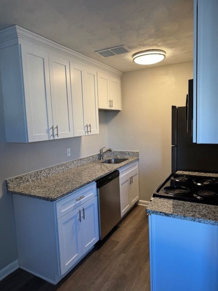 Dwell In The Vibe - Photo 2 of 10