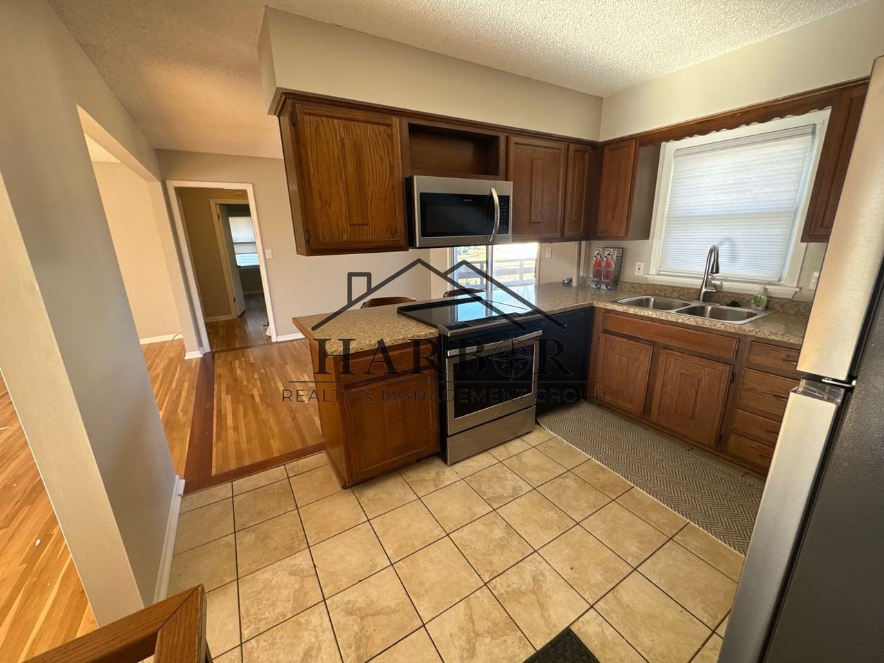 819 11 1/2 St Sw - Photo 3 of 17