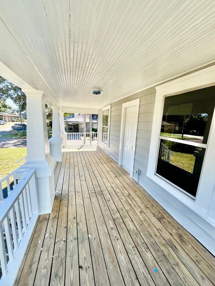 211 Cornelia Ave - Photo 3 of 9