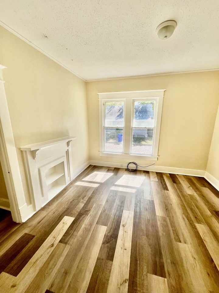 211 Cornelia Ave - Photo 5 of 9