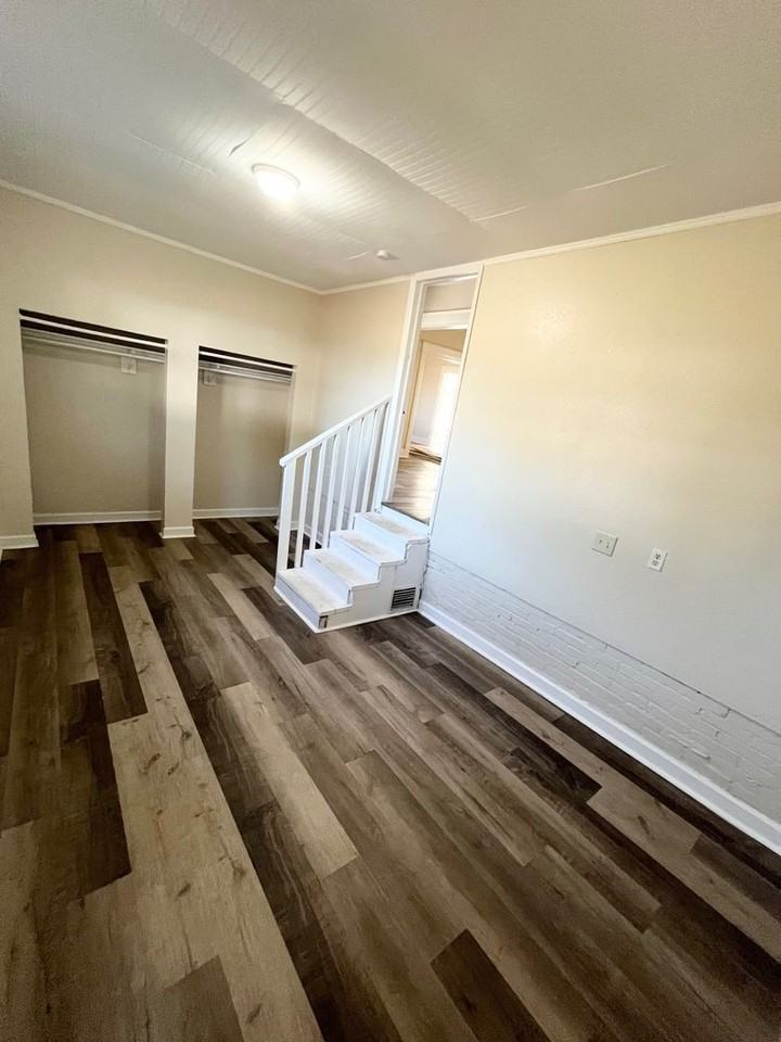 211 Cornelia Ave - Photo 7 of 9