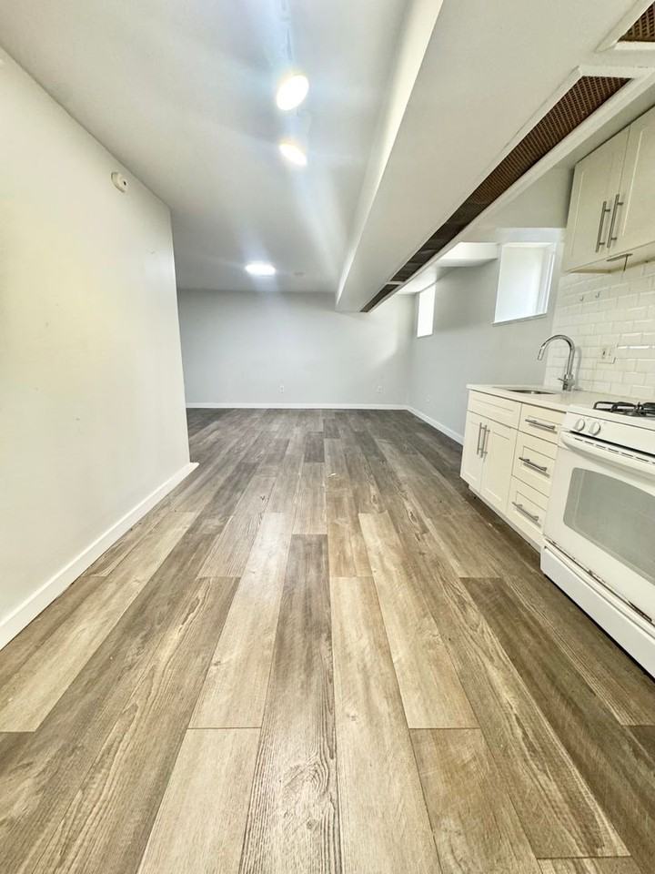 Rochelle Arms - Photo 5 of 39