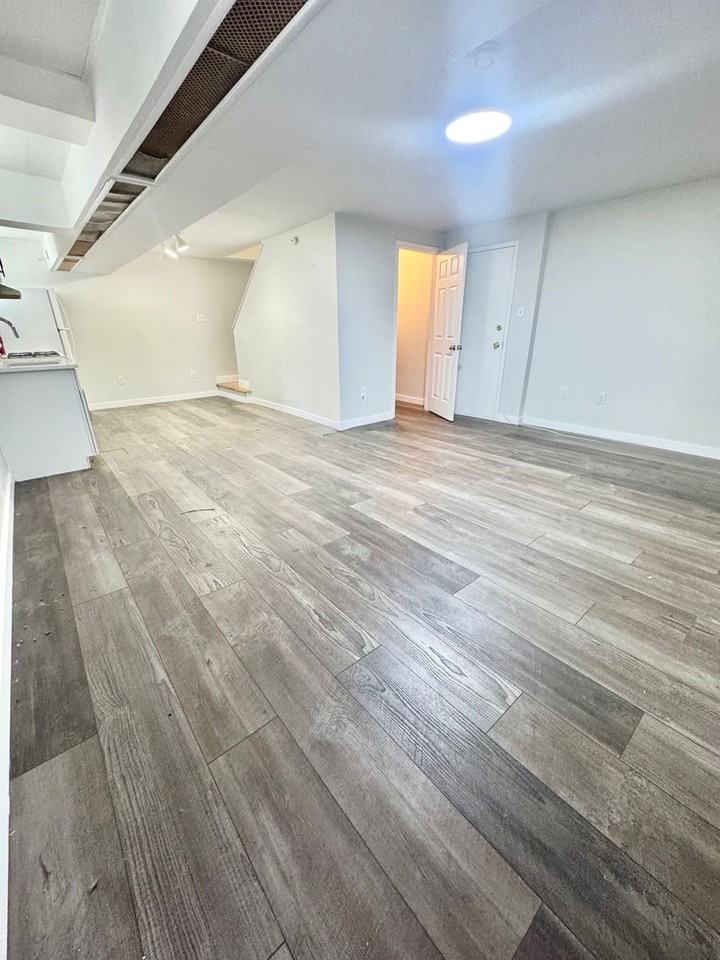 Rochelle Arms - Photo 6 of 39