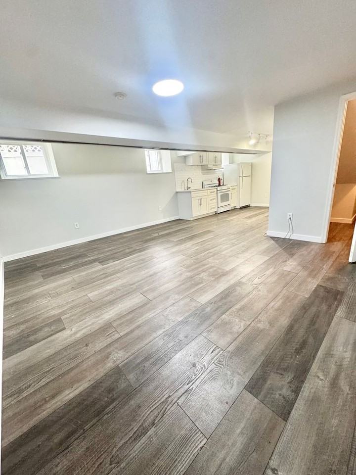 Rochelle Arms - Photo 7 of 39