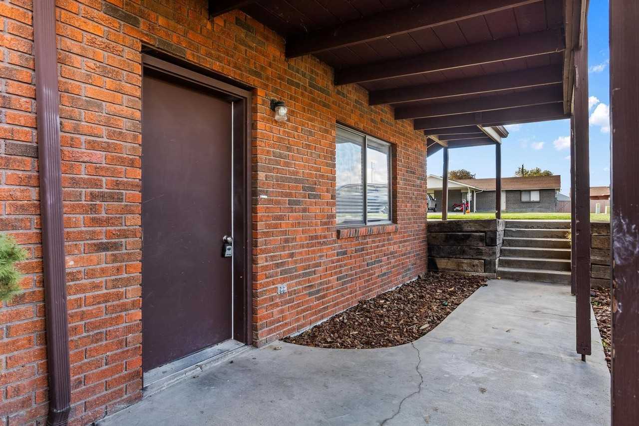 210 North Park Avenue - Photo 3 of 18