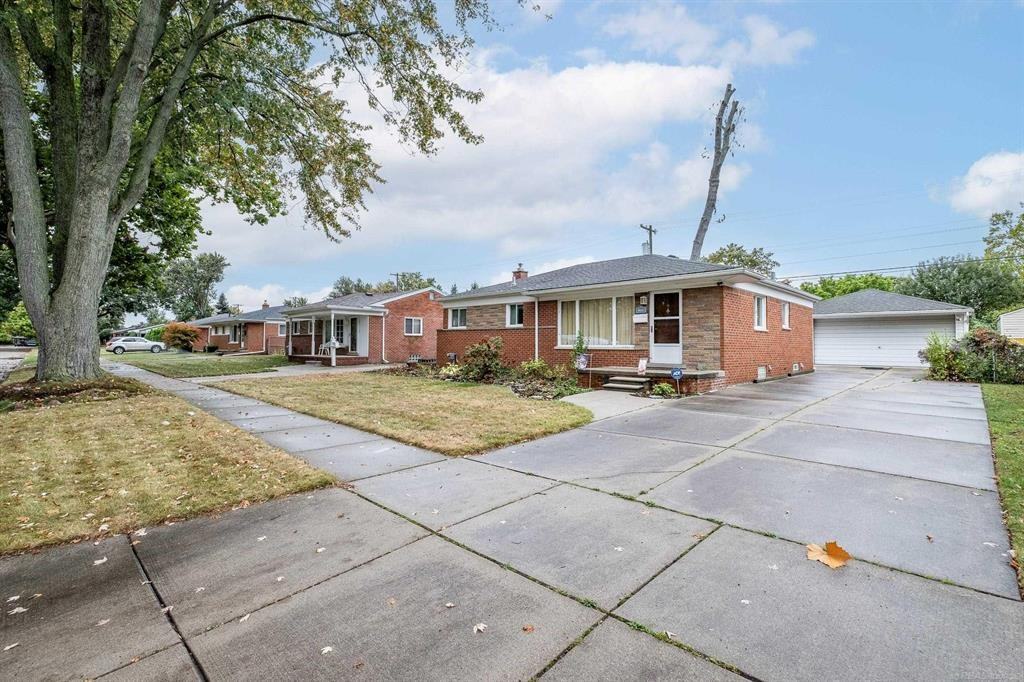 32725 Grinsell Drive - Photo 2 of 12